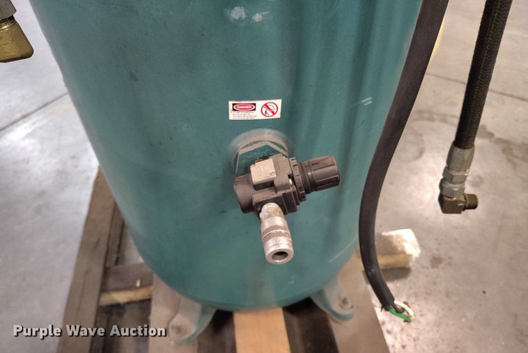 image for item IP9698 2002 Curtis 5E2VT8-A2 air compressor