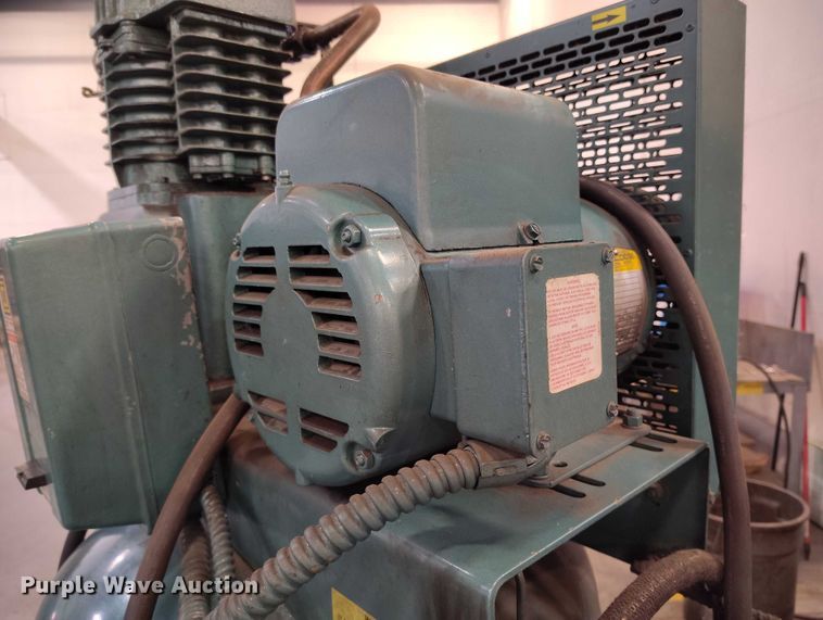 image for item IP9698 2002 Curtis 5E2VT8-A2 air compressor