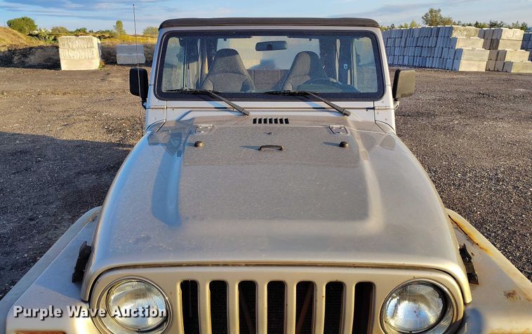 image for item IP9705 2002 Jeep Wrangler Sport SUV