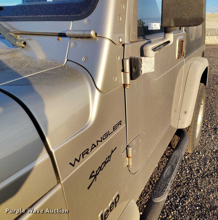 image for item IP9705 2002 Jeep Wrangler Sport SUV