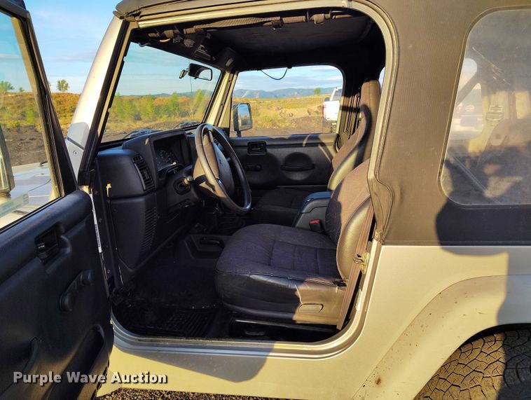 image for item IP9705 2002 Jeep Wrangler Sport SUV