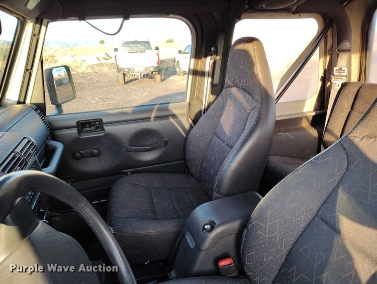 image for item IP9705 2002 Jeep Wrangler Sport SUV