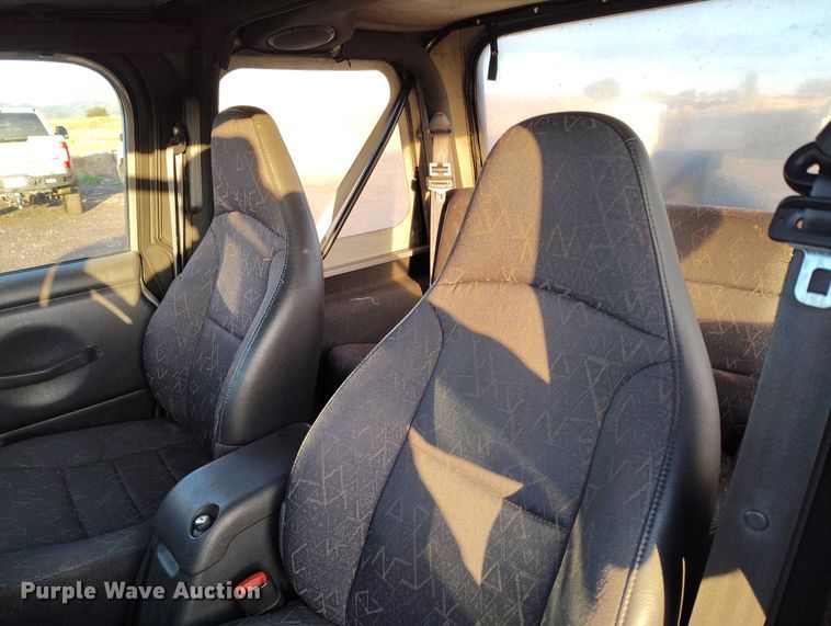 image for item IP9705 2002 Jeep Wrangler Sport SUV