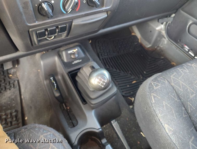 image for item IP9705 2002 Jeep Wrangler Sport SUV