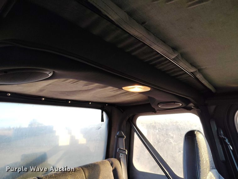 image for item IP9705 2002 Jeep Wrangler Sport SUV