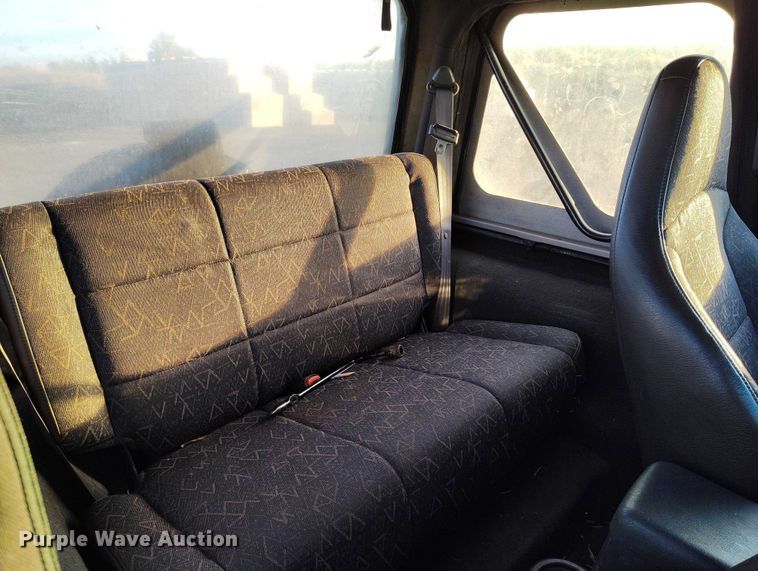 image for item IP9705 2002 Jeep Wrangler Sport SUV