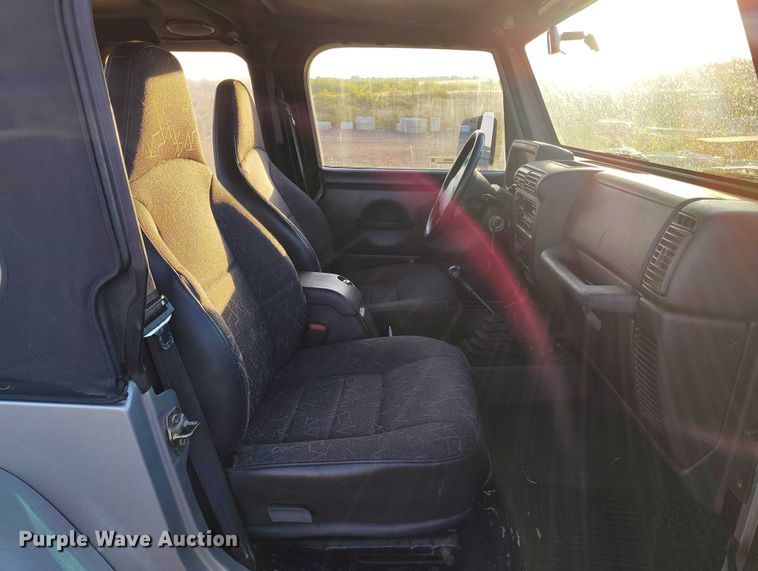 image for item IP9705 2002 Jeep Wrangler Sport SUV