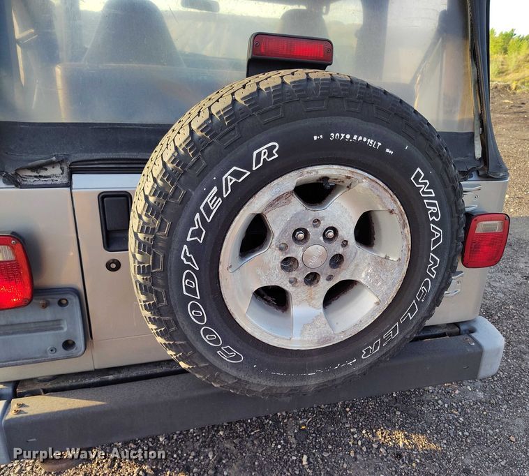 image for item IP9705 2002 Jeep Wrangler Sport SUV