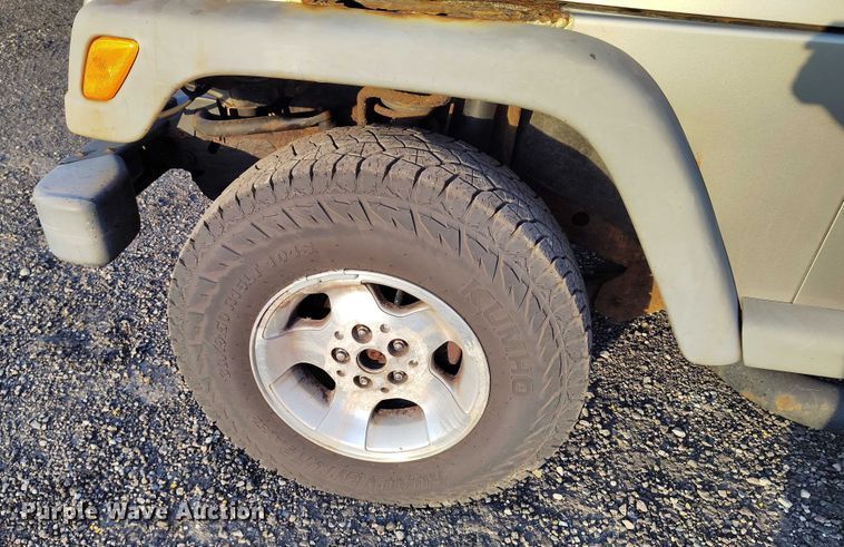 image for item IP9705 2002 Jeep Wrangler Sport SUV