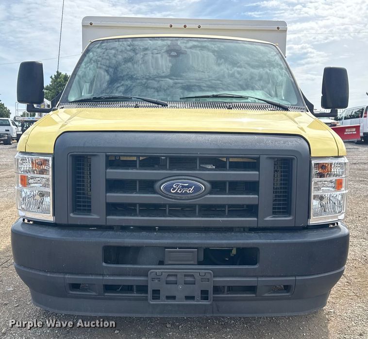 image for item NU9578 2021 Ford E450 Super Duty delivery truck