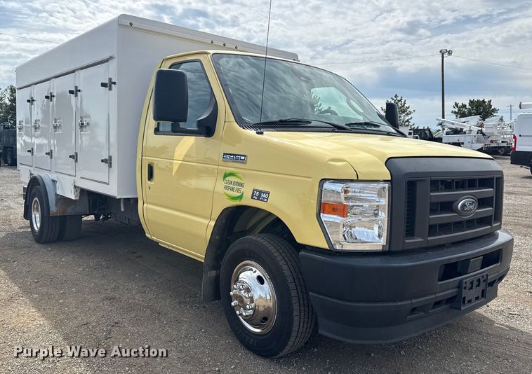 image for item NU9578 2021 Ford E450 Super Duty delivery truck