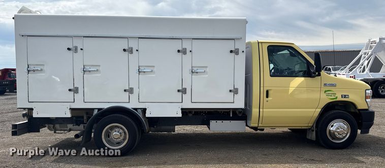 image for item NU9578 2021 Ford E450 Super Duty delivery truck