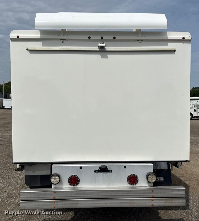 image for item NU9578 2021 Ford E450 Super Duty delivery truck