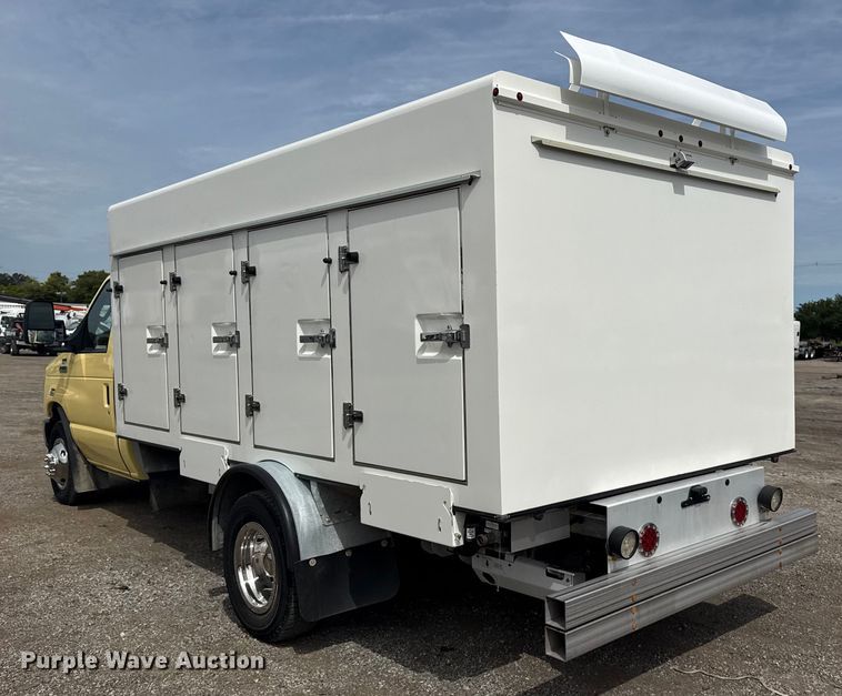 image for item NU9578 2021 Ford E450 Super Duty delivery truck