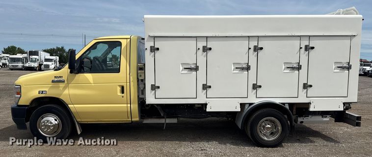 image for item NU9578 2021 Ford E450 Super Duty delivery truck