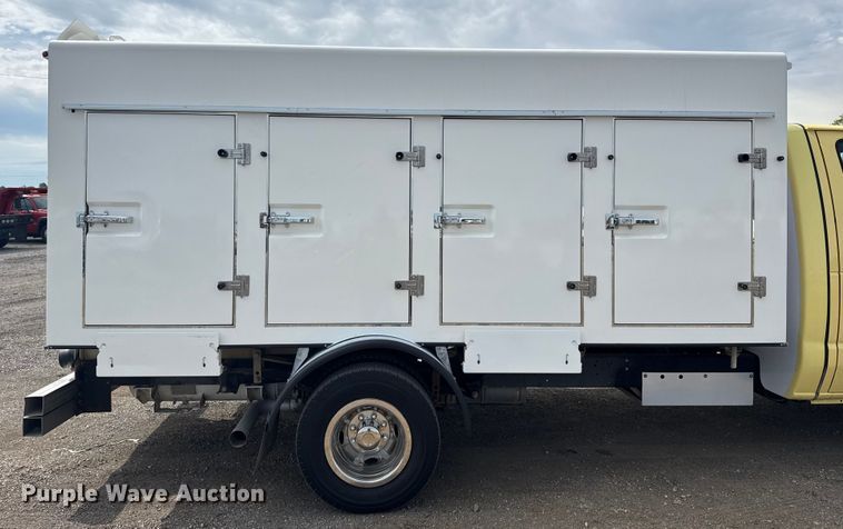 image for item NU9578 2021 Ford E450 Super Duty delivery truck