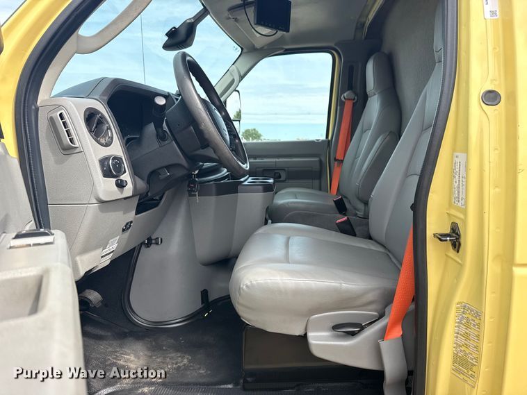image for item NU9578 2021 Ford E450 Super Duty delivery truck