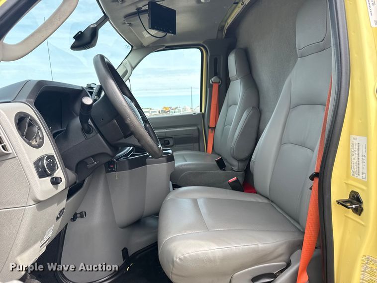 image for item NU9578 2021 Ford E450 Super Duty delivery truck