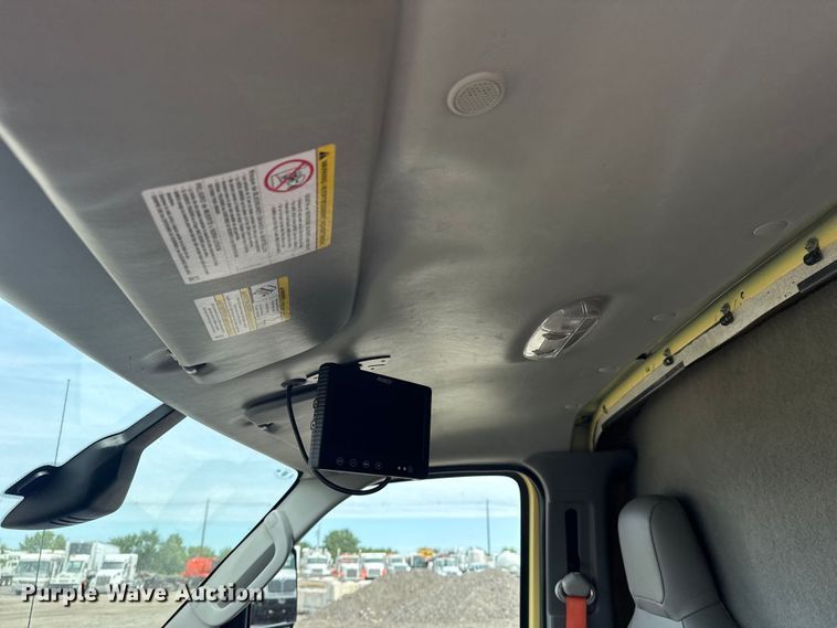 image for item NU9578 2021 Ford E450 Super Duty delivery truck