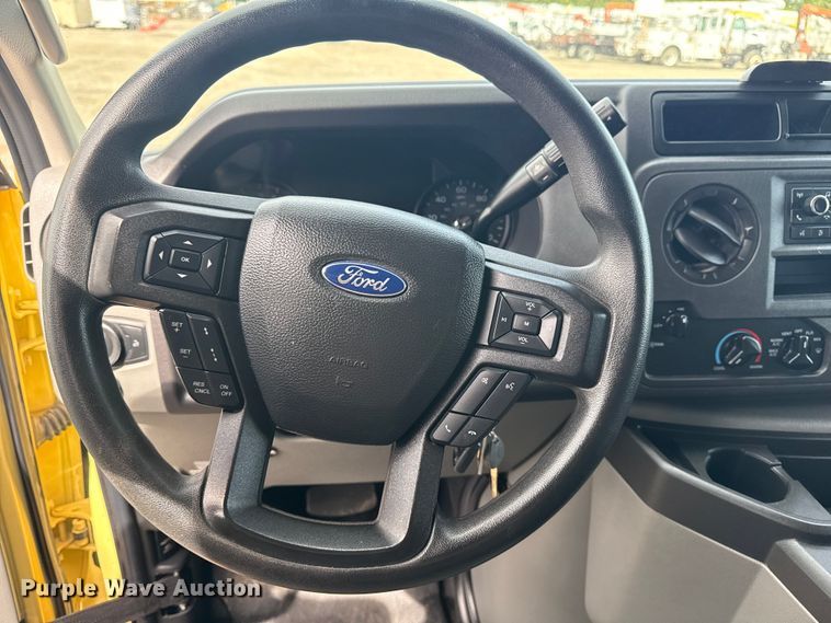 image for item NU9578 2021 Ford E450 Super Duty delivery truck