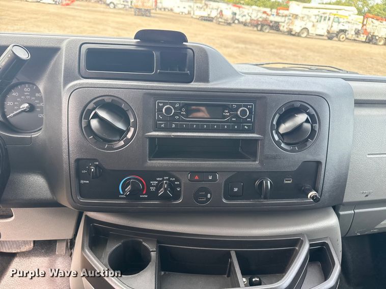 image for item NU9578 2021 Ford E450 Super Duty delivery truck