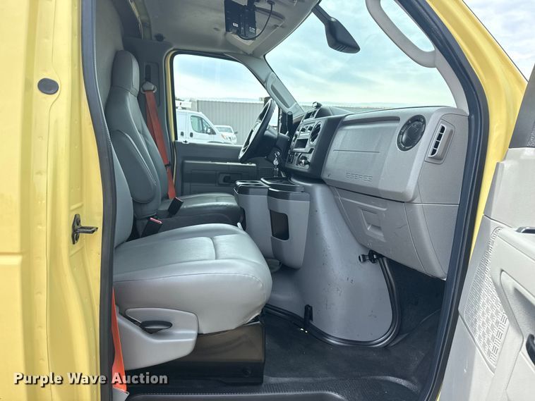 image for item NU9578 2021 Ford E450 Super Duty delivery truck