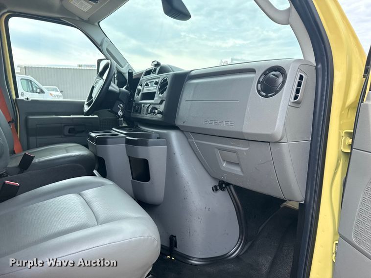 image for item NU9578 2021 Ford E450 Super Duty delivery truck