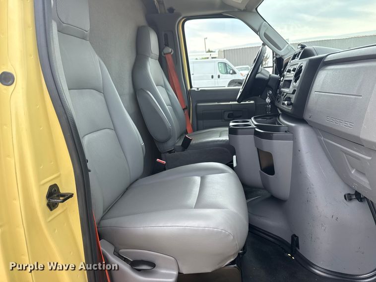 image for item NU9578 2021 Ford E450 Super Duty delivery truck