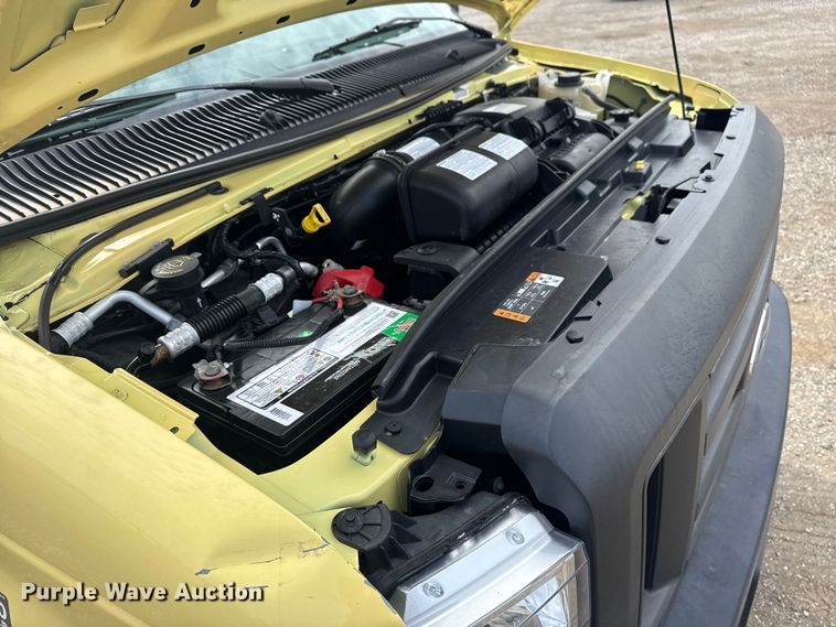 image for item NU9578 2021 Ford E450 Super Duty delivery truck