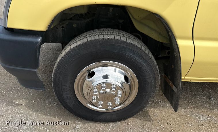 image for item NU9578 2021 Ford E450 Super Duty delivery truck