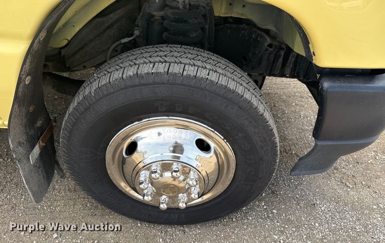 image for item NU9578 2021 Ford E450 Super Duty delivery truck