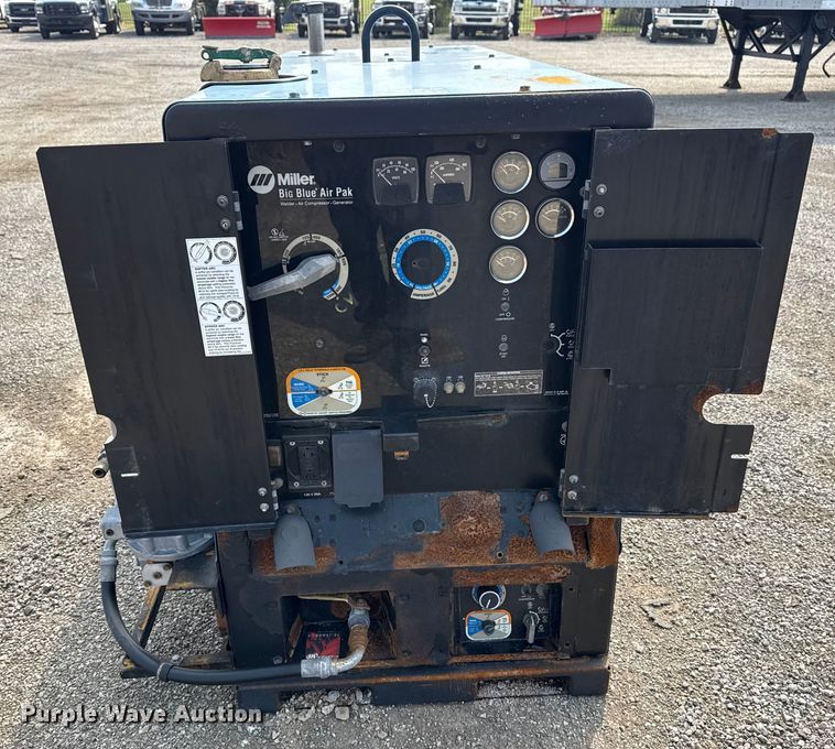 image for item NU9586 2011 Miller Big Blue Air Pak welder/generator