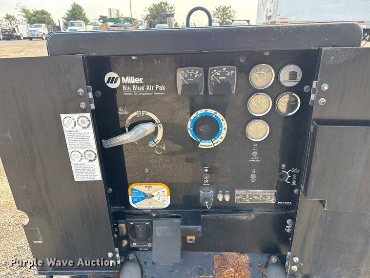 image for item NU9586 2011 Miller Big Blue Air Pak welder/generator