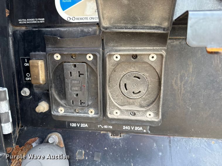 image for item NU9586 2011 Miller Big Blue Air Pak welder/generator