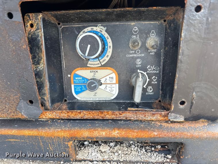 image for item NU9586 2011 Miller Big Blue Air Pak welder/generator