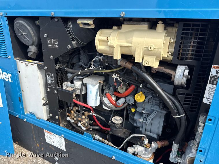 image for item NU9586 2011 Miller Big Blue Air Pak welder/generator