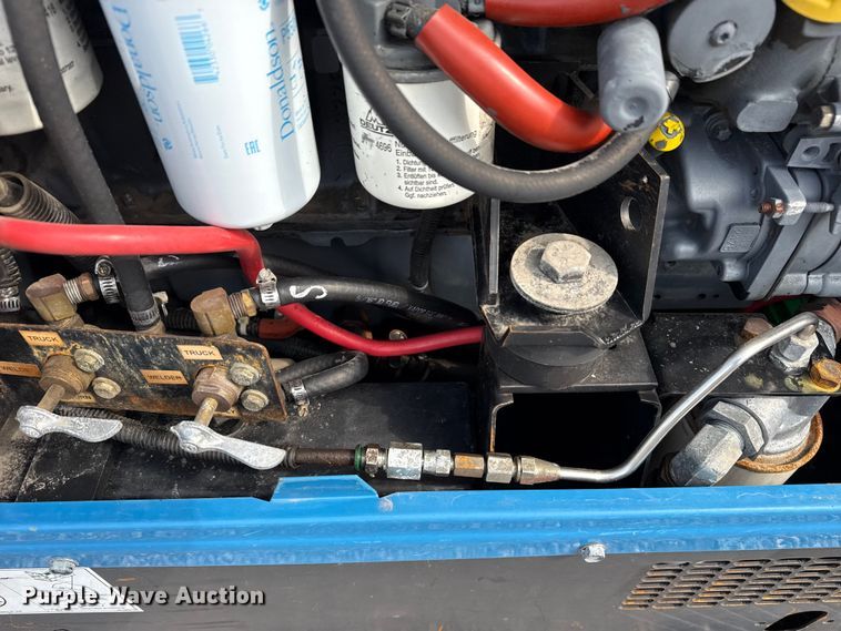 image for item NU9586 2011 Miller Big Blue Air Pak welder/generator