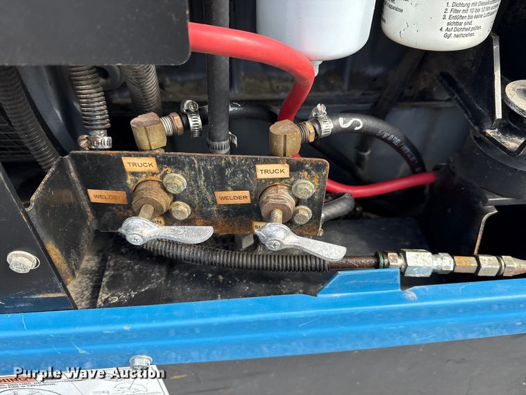 image for item NU9586 2011 Miller Big Blue Air Pak welder/generator