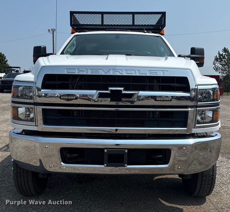 image for item NU9592 2022 Chevrolet Silverado 5500HD Crew Cab flatbed truck