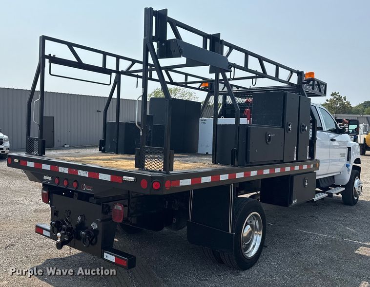 image for item NU9592 2022 Chevrolet Silverado 5500HD Crew Cab flatbed truck