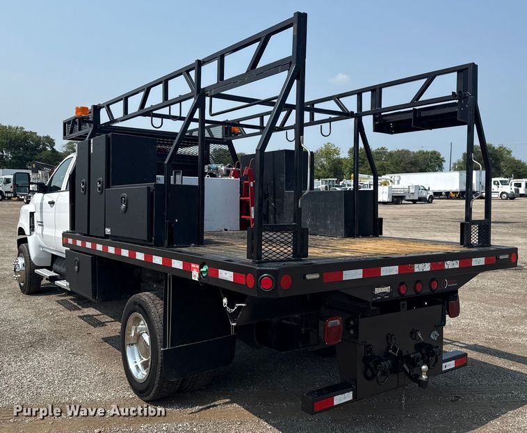 image for item NU9592 2022 Chevrolet Silverado 5500HD Crew Cab flatbed truck