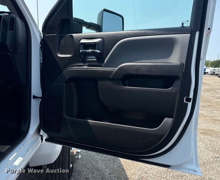 image for item NU9592 2022 Chevrolet Silverado 5500HD Crew Cab flatbed truck