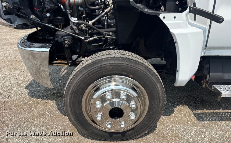 image for item NU9592 2022 Chevrolet Silverado 5500HD Crew Cab flatbed truck