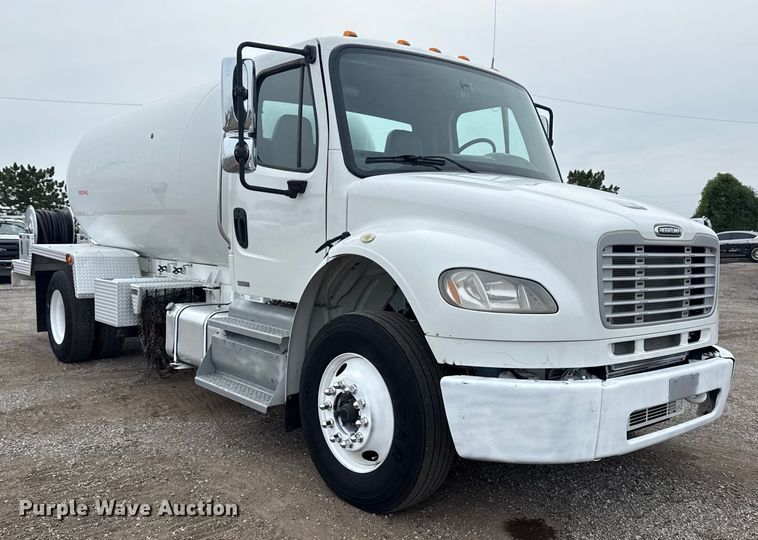 image for item NU9606 2011 Freightliner Business Class M2 propane delivery truck