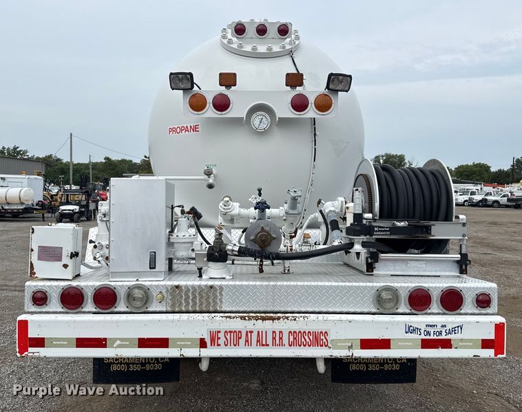 image for item NU9606 2011 Freightliner Business Class M2 propane delivery truck