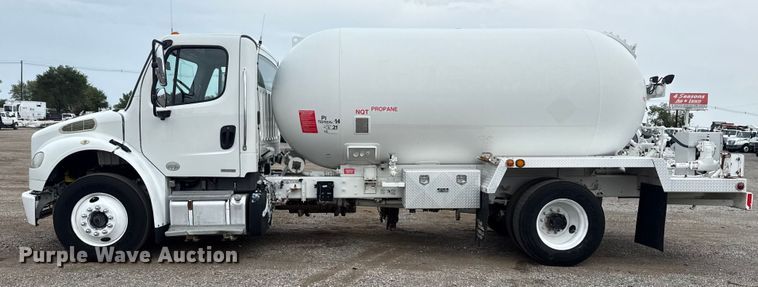 image for item NU9606 2011 Freightliner Business Class M2 propane delivery truck