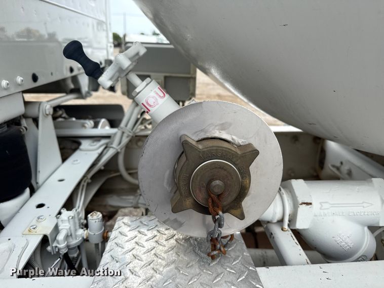 image for item NU9606 2011 Freightliner Business Class M2 propane delivery truck