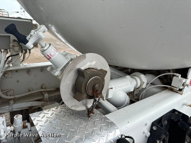 image for item NU9606 2011 Freightliner Business Class M2 propane delivery truck