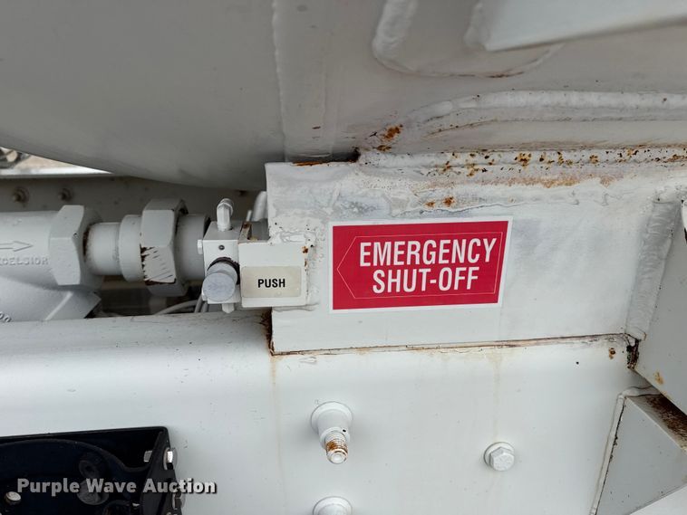 image for item NU9606 2011 Freightliner Business Class M2 propane delivery truck