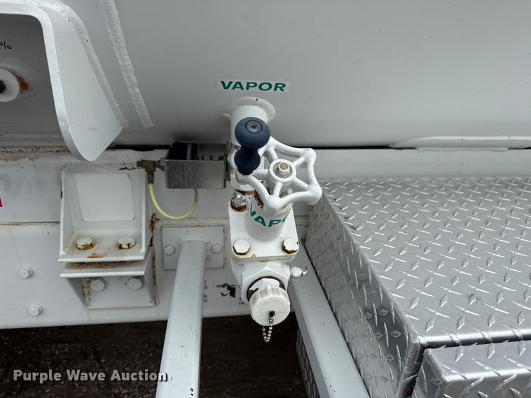 image for item NU9606 2011 Freightliner Business Class M2 propane delivery truck